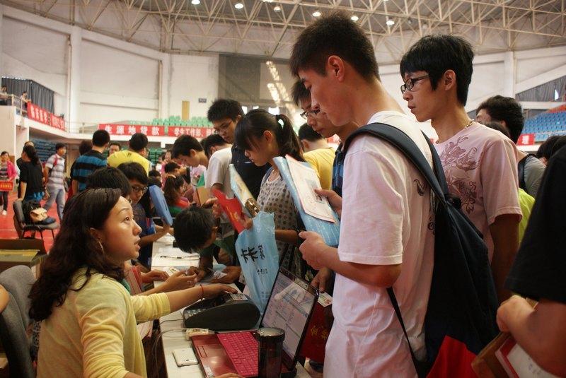科技学院3000多名新生顺利报到