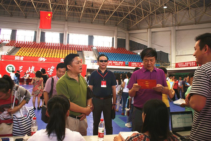 科技学院3000多名新生顺利报到