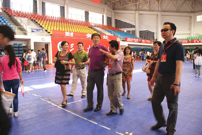 科技学院3000多名新生顺利报到