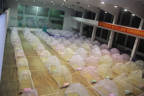 学校连续两年为贫困新生家长免费安排临时住所