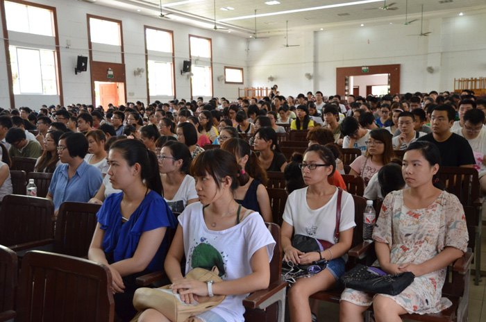 广西师范学院召开2013级硕士研究生开学典礼暨新生入学教育大会