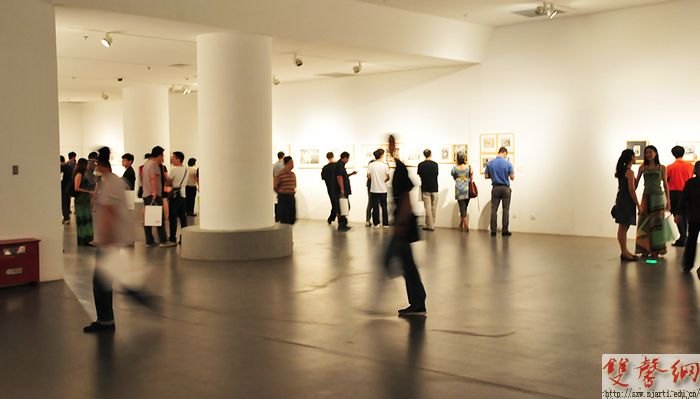 校美术馆举办杨涵木刻展