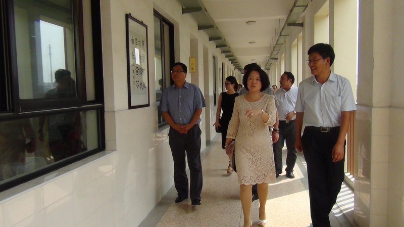 松江区苏平副区长、刘春红副校长一行赴东华附校指导工作