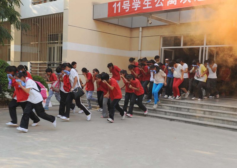 滨州学院举行消防暨防空防灾实战演练