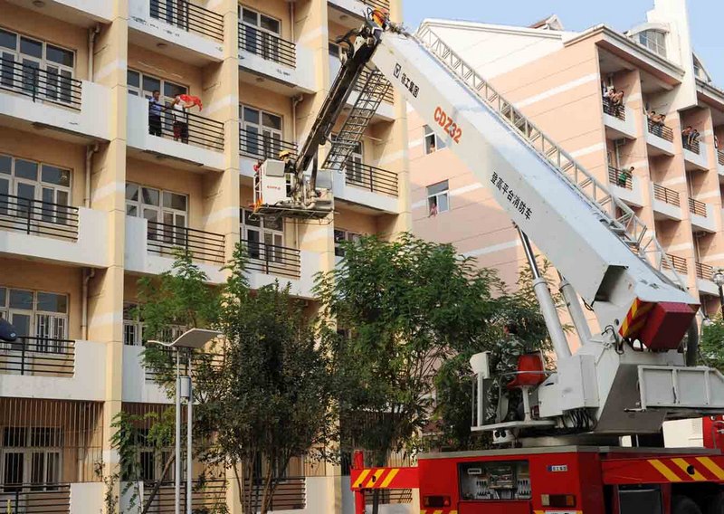 滨州学院举行消防暨防空防灾实战演练