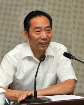 张力航书记为全校科级以上党员干部上专题党课