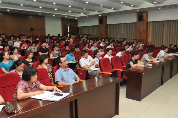 张力航书记为全校科级以上党员干部上专题党课