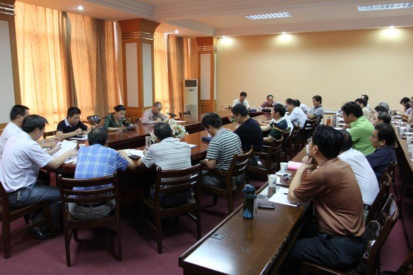 学校召开党的群众路线教育实践活动征求意见反馈会