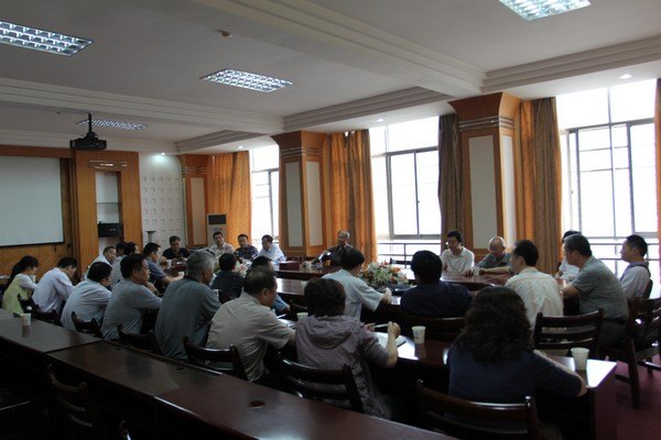 学校召开学科带头人座谈会