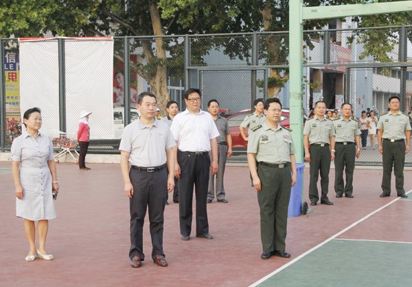 解放军陆军军官学院领导视察皖西学院2013级学生军训工作