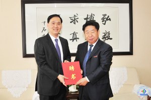 台湾稻江科技暨管理学院校长施光训来济南大学访问交流
