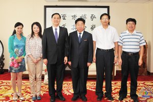 台湾稻江科技暨管理学院校长施光训来济南大学访问交流