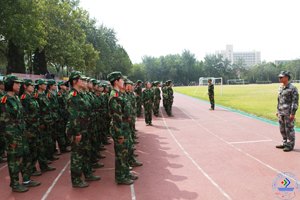济南大学圆满完成2013级学生军训工作