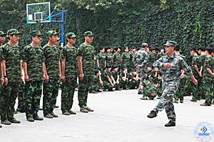 济南大学圆满完成2013级学生军训工作