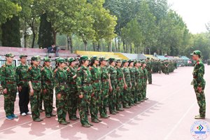 济南大学圆满完成2013级学生军训工作