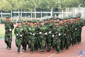 济南大学圆满完成2013级学生军训工作