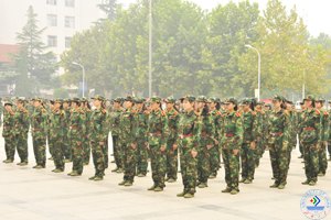 济南大学圆满完成2013级学生军训工作