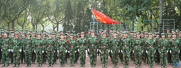 济南大学圆满完成2013级学生军训工作