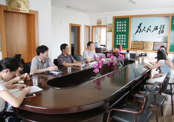 ����Ⱥ��·��У�쵼�����߷ù㷺�������