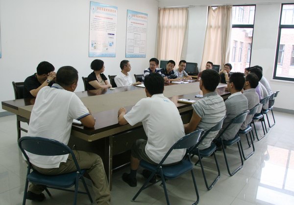 ����Ⱥ��·��У�쵼�����߷ù㷺�������