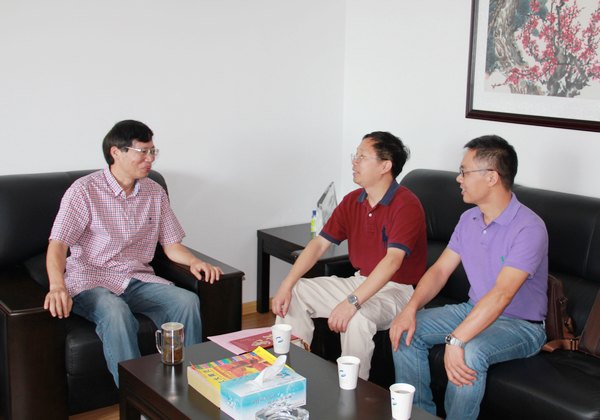 ����Ⱥ��·��У�쵼�����߷ù㷺�������