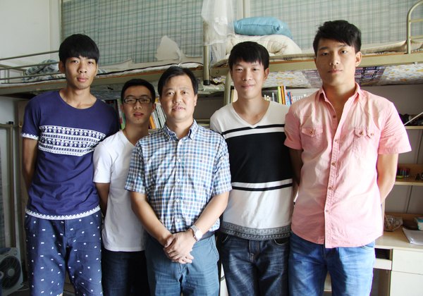 ����Ⱥ��·��У�쵼�����߷ù㷺�������