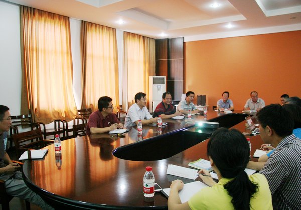 ����Ⱥ��·��У�쵼�����߷ù㷺�������