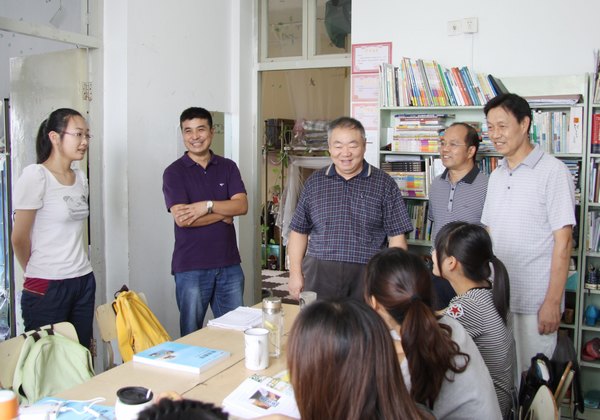 ����Ⱥ��·��У�쵼�����߷ù㷺�������