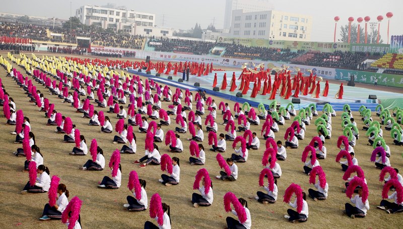 许昌学院出色完成许昌市第七届运动会开幕演出任务