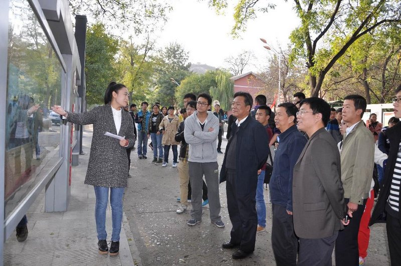 “中国梦,我的梦”大学生暑期社会实践成果展在中央大道展出