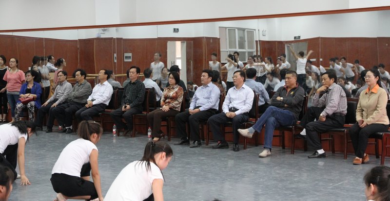 许昌市副市长秦春梅一行莅临许昌学院考察指导工作