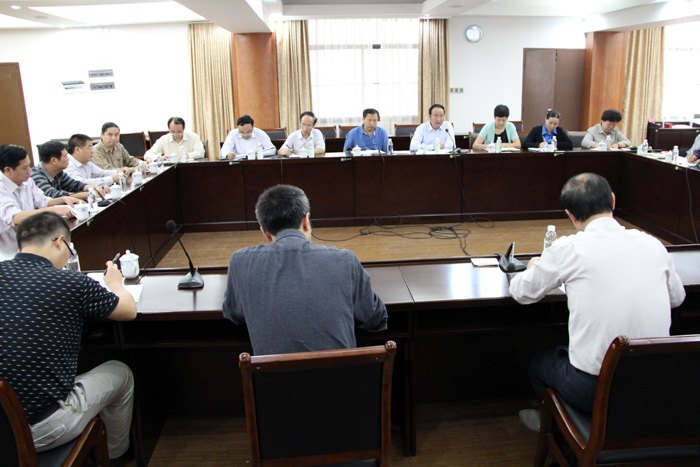 自治区财政厅黄伟京厅长一行到广西师范学院考察调研