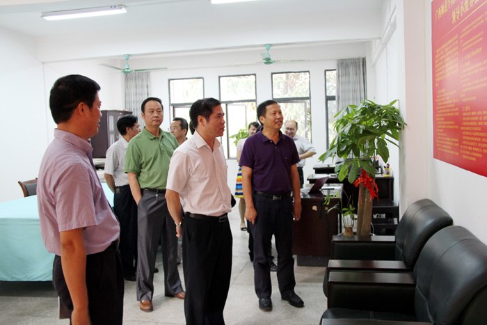 【践行党的群众路线】自治区党的群众路线教育实践活动第四指导组到广西师范学院检查指导教育实践活动