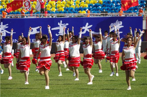 长春建筑学院在长春市第七届大学生运动会上获得“优秀文艺表演奖”和“特殊贡献奖”