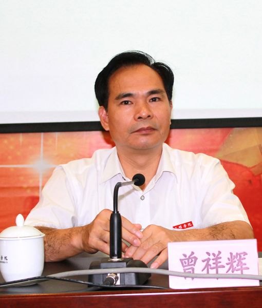 国际著名雕塑家、造型艺术家张立旗先生来校讲学