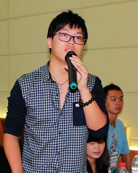 国际著名雕塑家、造型艺术家张立旗先生来校讲学