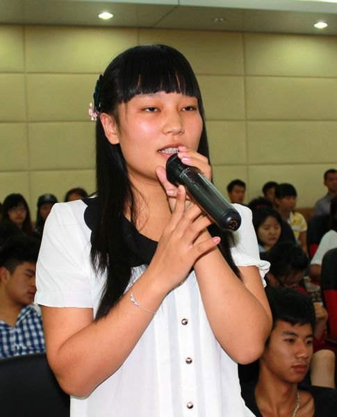 国际著名雕塑家、造型艺术家张立旗先生来校讲学