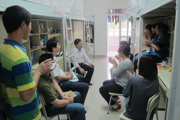 导师送关怀 细语寄成长
