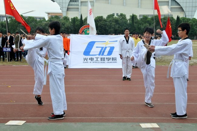 号角同鸣扬斗志 战鼓齐擂展风采 常州工学院第三十一届秋季田径运动会隆重开幕
