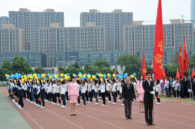 号角同鸣扬斗志 战鼓齐擂展风采 常州工学院第三十一届秋季田径运动会隆重开幕