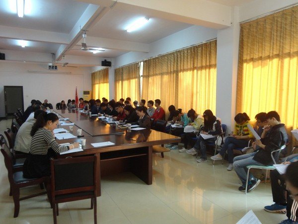 У��ί�����Ԫ���μ�У�쵼�Ӵ��ջ