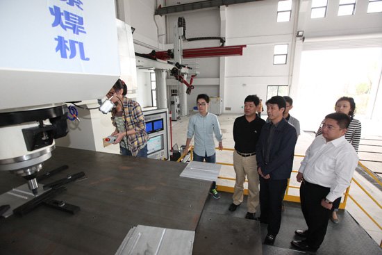 泰州南理工研究院副理事长严晓明调研应用中心建设情况