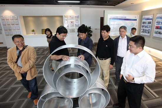 泰州南理工研究院副理事长严晓明调研应用中心建设情况