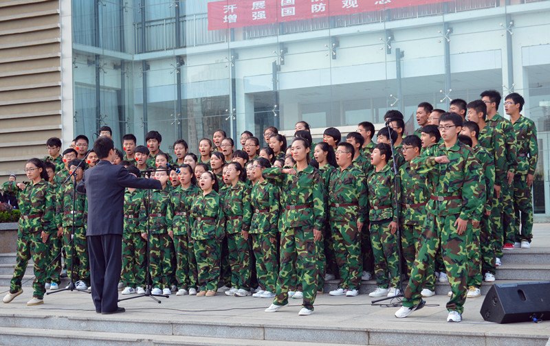 2013级新生歌咏比赛顺利举行