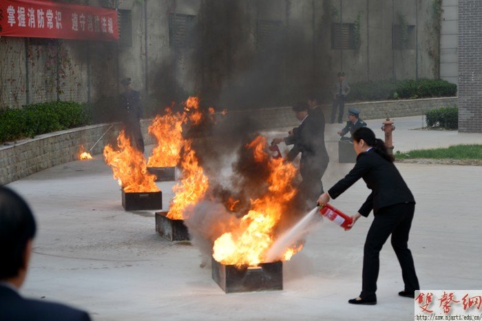 ����Ƶ���Ͼ�����ѧԺ����2013���＾�߲㹫Ԣ��������