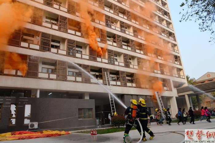 ����Ƶ���Ͼ�����ѧԺ����2013���＾�߲㹫Ԣ��������