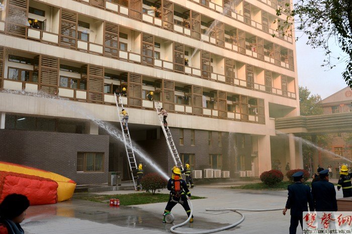 ����Ƶ���Ͼ�����ѧԺ����2013���＾�߲㹫Ԣ��������