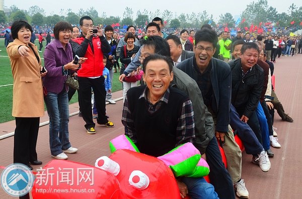 【赛事直通车】教职工组队秀身手 怎一个“趣”字了得