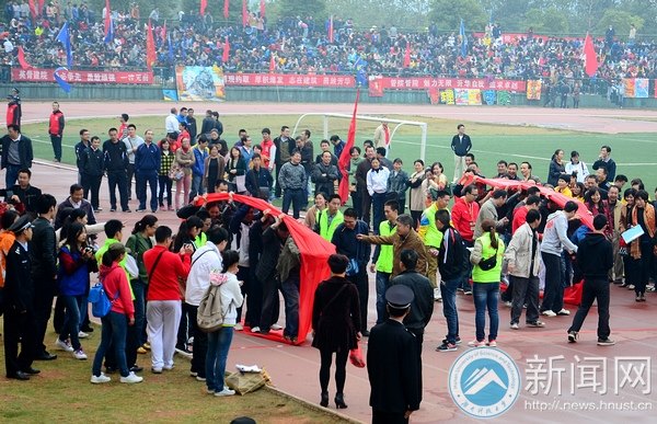 【赛事直通车】教职工组队秀身手 怎一个“趣”字了得