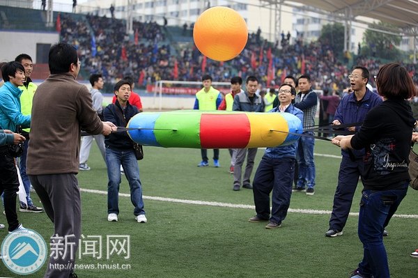 【赛事直通车】教职工组队秀身手 怎一个“趣”字了得